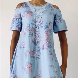 Mudd: Blue cold shoulder floral dress